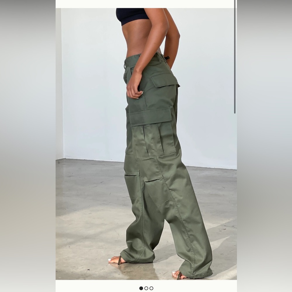 Local European olive cargo pants
